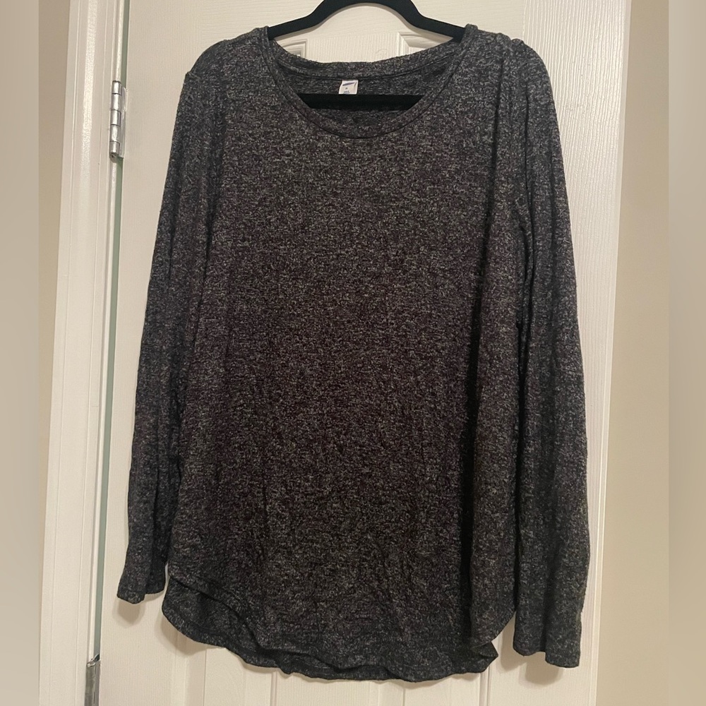Super cute and comfy gray Old Navy top!